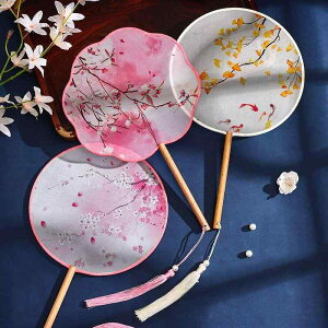 うちわ 団扇 子供 女性 古風 ダンス 漢服 チャイナドレス 衣装用 携帯 持ち運び 丸型 長柄 タッセル 木製 シースルー シルク調 花柄 蝶柄 両面刺繍 夏