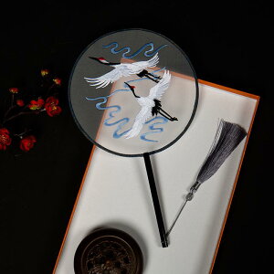 うちわ 団扇 中国古典風 刺繍 花鳥柄 タッセル 長柄 丸型 漢服 旗袍 舞踊用 舞台演出 コスプレ 小物 ブナ材 接触冷感 エスニック