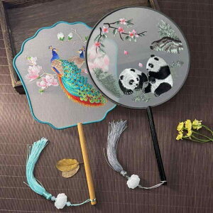 うちわ 団扇 蘇州刺繍 両面刺繍 漢服 チャイナドレス 舞踊 ダンス 中国風 古典風 レトロ 多用途 伝統工芸品 木製フレーム 観賞用 撮影小物 舞台衣装