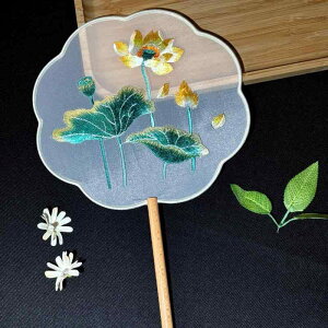 うちわ 団扇 蘇州刺繍 両面刺繍 宮廷扇 中国風 新中国風 漢服小物 撮影小物 ディスプレイ 装飾品 絹生地 木製 花柄 高級感 高品質 工芸品