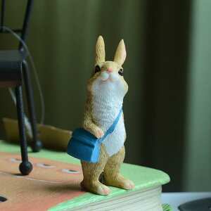 置物 かわいい 動物 フィギュア ミニチュア 読書 学習モチーフ 樹脂製 カートゥーン風 ユニーク インテリア雑貨 リビング デスク飾り ウサギ ネコ リス イヌ