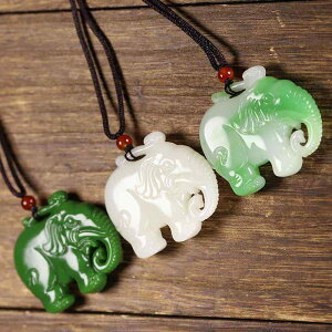 ペンダント 象 エレファント 和田碧玉色 翡翠色 ネックレスチャーム カーチャーム 天然玉石 手彫り ハンドメイド 研磨仕上げ 幸運 縁起物 お守り 厄除け 装飾品 開運