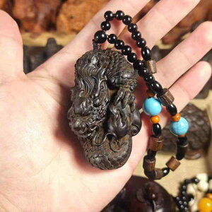 彫刻 インドネシア ダラガン沈香 無垢材 巻き龍 新中式スタイル 高級感 7cm リビング 書斎 玄関 手遊び 置物 飾り物 オブジェ