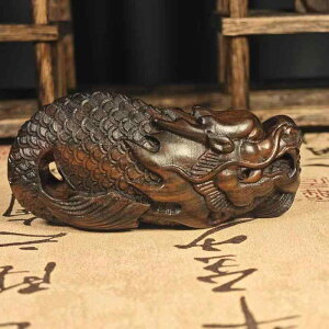 木彫り 置物 黒檀 魚化龍 昇龍 掌玩品 手のひらサイズ 開運 縁起物 卓上飾り デスク リビング 玄関 インテリア アジアン モダンチャイニーズスタイル ギフト プレゼント 約10cm