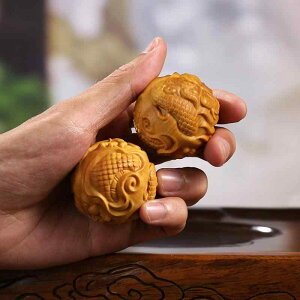 置物 メンズ 男性用 黄楊木彫り 木製 彫刻 龍玉 握り玉 掌玩物 手のひらサイズ 干支 辰 龍 縁起物 開運 中華風 インテリア オブジェ 飾り