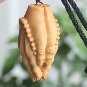 木彫り 黄楊木 仏手 合掌 文玩 インテリア 置物 リビング 玄関 書斎 飾り物 車内アクセサリー カーチャーム 吊り下げ 握り物 掌中宝 工芸品 和風 美術品 オブジェ