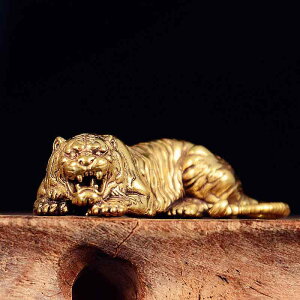 置物 真鍮 虎 寅 タイガー デスク 卓上 書斎 オフィス インテリア オブジェ 文鎮 ペーパーウェイト 開運 縁起物 風水 ラッキーアイテム 招福 飾り物