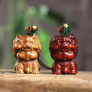 キーホルダー 携帯ストラップ 木製 紫檀 グリーンサンダルウッド 干支 寅 虎 赤ちゃん ベビー モチーフ かわいい おしゃれ アクセサリー バッグチャーム 小物 縁起物