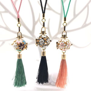 アロマディフューザーペンダント オイルドリップ加工 ジルコニア カラフル 丸型 精油用 車内 バッグチャーム 銅製 電気メッキ 花柄 吉祥文様 レトロ(x2)