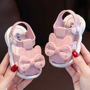 サンダル 女の子 ベビー キッズ 幼児 夏用 ファーストシューズ つま先保護 柔らかい底 滑り止め 通気性 防水 マジックテープ リボン ピンク オフホワイト