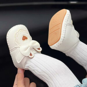 ファーストシューズ ベビー 女の子 秋冬 裏ボア 厚手 保温 滑り止め マジックテープ 低月齢 柔らかソール フェイクレザー ゴム底 無地 ピンク 白