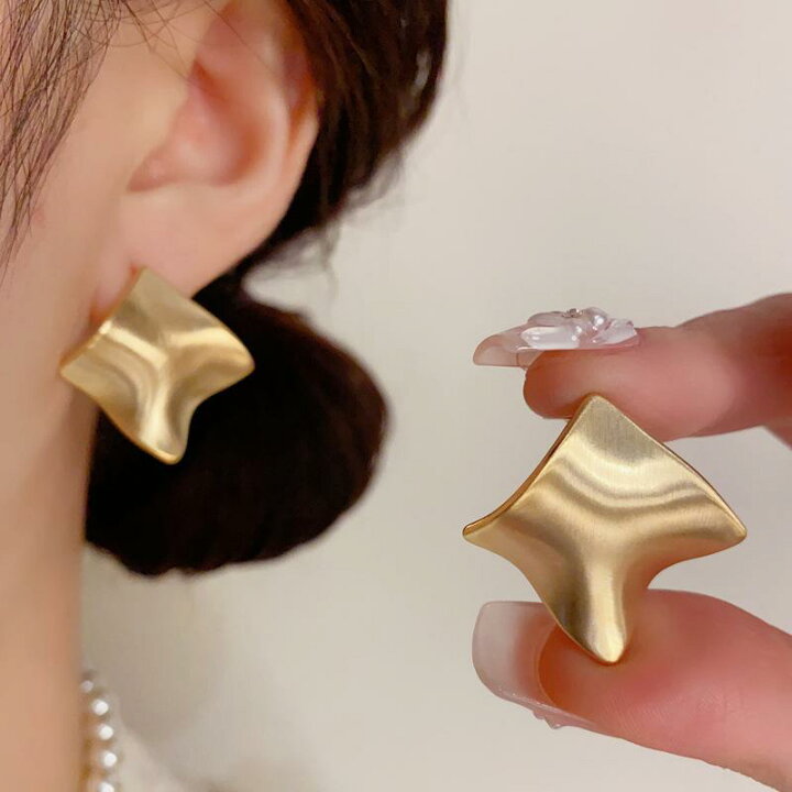 楽天市場】ピアス レディース 菱形 幾何学模様 メタル ヘアライン加工 