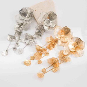 ピアス 女性用 韓国風 クールスタイル 花 大ぶり ロング 個性的 高級感 レトロ エレガント 上品 合金 電気メッキ加工 ゴールド シルバー 春夏 洗練 デイリー