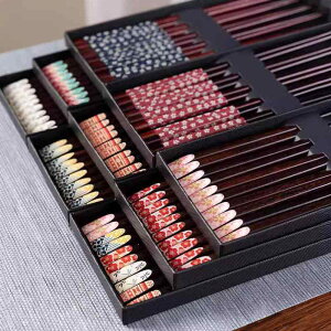 箸 和風 木製 桜柄 花柄 天然木 家庭用 食卓用 普段使い 料理 寿司 先細 持ちやすい 来客用 大人 レトロ調 上質 5膳セット デザイン