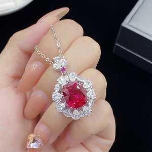 ジュエリー レディース 指輪 ペンダント ピアス 模造ルビー 高級感 クッションカット 透かし彫り メッシュデザイン サイズ調整可能 銅製 フラワーモチーフ 電気メッキ加工 エレガント オフ