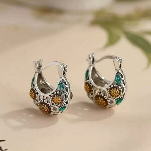 耳飾り レディース 女性用 揺れる ひまわり 花モチーフ レトロ 民族風 エスニック チベット風 レジン加工 真鍮 アンティーク調 ヴィンテージ風 高級感 上品 個性的 普段使い お出かけ ピアス