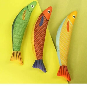 ペットおもちゃ ネコ用 猫薄荷入り 刀魚型 リアル ぬいぐるみ 黄色 緑 オレンジ 噛むおもちゃ 丈夫 ストレス発散 退屈解消