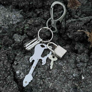 バッグチャーム マルチ機能 ボトルオープナー ギター ロック トリプルリング メタル 鍵 高級感 おしゃれ オリジナルデザイン 普段使い ギフト 鞄小物