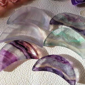 置物 天然石 レインボーフローライト アメジスト ムーン型 月モチーフ 彫刻 アートオブジェ 記念品 インテリア 卓上 飾り パワーストーン 癒し おしゃれ