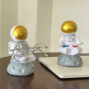 メガネスタンド 宇宙飛行士 メガネホルダー 眼鏡立て めがね置き かわいい おしゃれ ユニーク デスク周り 卓上 インテリア ディスプレイ オブジェ 樹脂製 プレゼント ギフト
