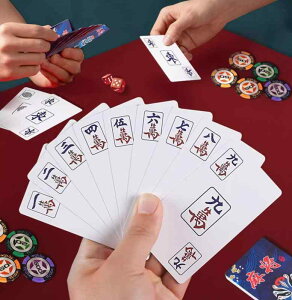 麻雀 カードゲーム おもちゃ トイ 遊び ホビー ポータブル トランプ プラスチック ホーム 厚手 耐久性 旅行 pvc 防水 プレゼント パーティー エンタメ