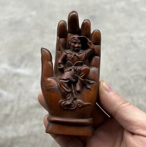 孫悟空 如来 掌 インテリア 置物 装飾品 フィギュア デコレーション プレゼント 彫刻 仏 飾り 仏教 神話 伝統工芸 木製 木彫り アート 五指山
