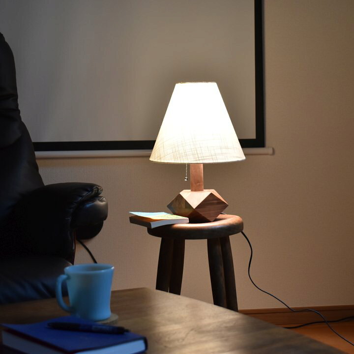 楽天市場 デスクライト ウォルナット 北欧 ナチュラル木製デスクライト ファブリックシェードサイズ 約26 39cm 口金サイズ E26デスクランプ おしゃれ ナイトランプ 読書灯 布製 ヴィンテージ 寝室 机 Led対応 学習机seed シード Hauspot