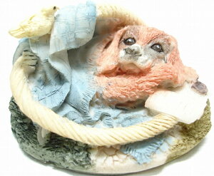 本を読む子犬<犬 いぬ イヌ dog ドッグ>