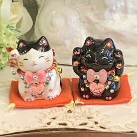 招き猫 デコレーション キラキラ 置物 おしゃれ かわいいラインストーンのデコレーションがかわいい♪彩絵福招き猫：2体セット（黒・ブチ）商売繁盛 開店祝い 合格祈願 御祝 内祝 縁起物　薬師窯