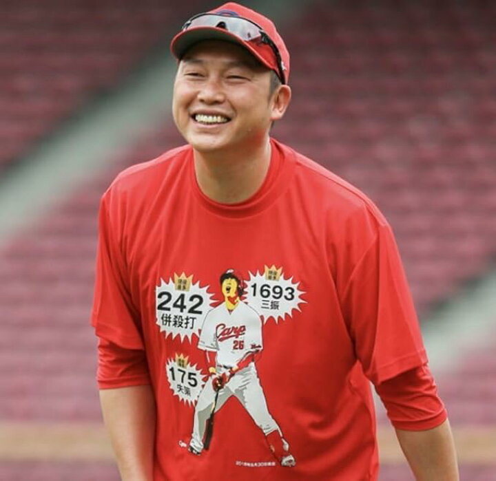 楽天市場】広島東洋カープ 栄光の新井 引退記念 Tシャツ 赤 25 新井 