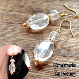 クリスタルボトルモチーフのフックピアス ゴールド