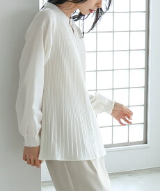 【今だけ20％OFFクーポン&メール便で送料無料】[メール便で送料無料]ふわっと揺れる軽やかプリーツ。消しプリーツブラウス/ブラウス シャツ プリーツ キーネック レディース セレモニー オケージョン 通勤 [メール便可(1点まで)][M便 1/1]