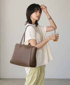 [送料無料]上品な印象を与えてくれる。A4フェイクレザートートバッグ/トートバッグ 鞄 バッグ レディース 肩掛け キレイめ 大人 シンプル 大容量 多収納 ビジネスバッグ フォーマル 通勤 通学[メール便不可]