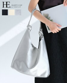 程良いくたっと感がこなれた雰囲気を演出してくれる。トートバッグ【ルッチ2】/トートバッグ バッグ A4 レディース バッグ シルバー かばん 鞄 ワンショルダー フェイクレザー[メール便不可]