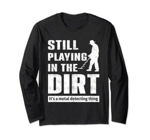 土の上で遊ぶ金属探知機メンズメタルハンター長袖Tシャツ