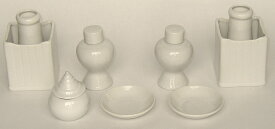 神具 7点セット 陶器製 白（中）デラックス中型～大型の神棚・祖霊舎 御霊舎におすすめの神具セット 水玉・角花（榊立）・瓶子・白皿が揃います