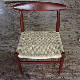 ハンス・J・ウェグナー W2の座面修理 籐編み替え 張替え 籐椅子 修理 ラタン 座面編み替え 張り替え ジオポンティ 椅子 張り替え 北欧家具 カゴメ編み 籠目編み トーネット ジャンヌレ ウェグナー モーエンセン ラタンチェア ヴィンテージチェア the chair ザ チェア CH24