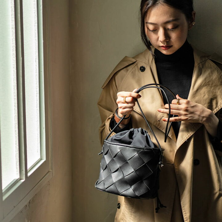 楽天市場 ショルダーバッグ レディース 斜めがけ 大人 ワイドメッシュ 巾着 Emmadorpe エマドルプ 1万円以下 代 30代 40代 50代 きれいめ 人気 おしゃれ ワンマイルバッグ シンプル 旅行 普段使い 軽い 軽量 ブランド 通勤 通学 ドローストリングショルダーバッグ