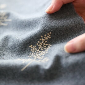 ビエラ刺繍 ミモザ柄 約110cm幅×10cm単位計り売り | 布 コットン100% かわいい 花柄 フラワー ボタニカル 起毛 巾着 小物 手芸 ハンドメイド【数量5個から承ります】【メール便2mまで】