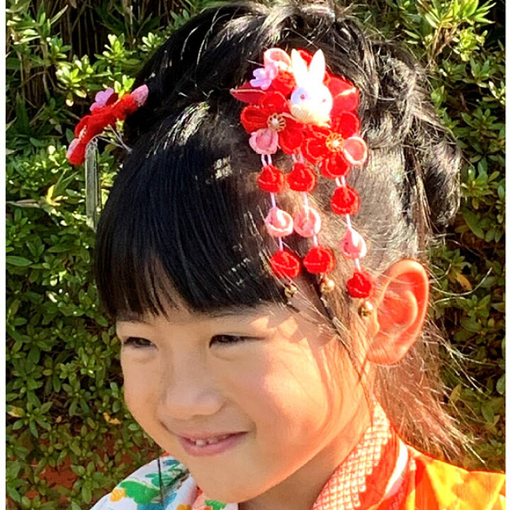 楽天市場 七五三 髪飾り 3歳 7歳 かみかざり パッチンピン 2点セット ちりめん つまみ細工 びらかん 銀ビラ 赤 うさぎ 和柄 藤下がり 日本製 W28 子供 キッズ 女の子 髪留め 浴衣 ゆかた スリーピン パッチン留め ヘアアクセサリー 前撮り 卒業式 卒園式 袴 着物
