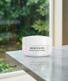 2025/2/21 発売　 DIOR ディオール スノー エッセンス オブ ライト クリーム 50ml