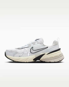 �i�C�L �G�A �}�b�N�X �\�� NIKE AIR MAX SOLO �z���C�g �� FD0736-100 �X�j�[�J�[ �����Y ���f�B�[�X �����j���O�V���[�Y �X�|�[�c ���[�J�b�g �ʊw �ʋ� �t�@�b�V���� �J�W���A�� �y�� �ɂ��Ȃ� ��