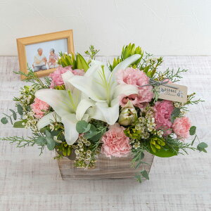 お供え 花 お供え用 O・SO・NA・E flower 「冬のウッドボックスアレンジメント」 日比谷花壇 お供え花 供え花 供花 法事 仏事 喪中見舞い お彼岸 仏花 お悔み 命日 生花 一周忌 四十九日 メッセ