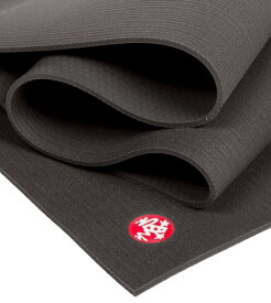 【4月間優良ショップ】[10%OFF] マンドゥカ Manduka ヨガマット プロ ブラックマット 6mm 長さ216cm 《1年保証付》 日本正規品 | The Black Mat PRO-Long yogamat ヨガ 男ヨガ 大きい 大判 防音 幅広[ST-MA]001 RVPA