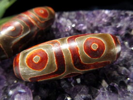 【当店オススメ】 流通量が少ない激レア品！ 黒鳶赤紋（くろとびせきもん） 天珠 インパクトのある赤色模様 六眼黒鳶赤紋 天珠1点