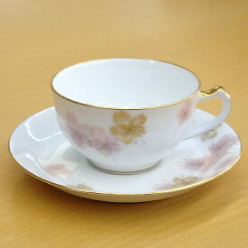 【当日発送 11時までの注文分】皇室御用達 大倉陶園 日本製 桜シリーズ 初御代桜 コーヒーカップ＆ソーサー 235ml [ブランドロゴ入りギフトBOX] 人気 ギフト 御祝 結婚祝 出産祝 新築祝 結婚内祝 出産内祝 新築内祝 各種内祝 快気祝 記念品 歳祝