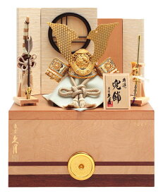 五月人形 久月 コンパクト 兜収納飾り 兜飾り 鈴木利光作 銘木シリーズ 栃 正絹薄茶中白縅 7号 【2026年度新作】 h075-k-61675 D-25