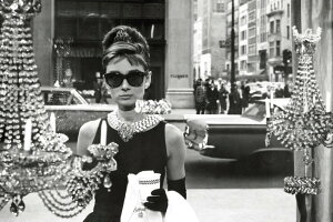 eBt@j[ŒH f|X^[ yʃA~tBbgt[t 91.5×61cm I[h[wbvo[ Breakfast At Tiffany's