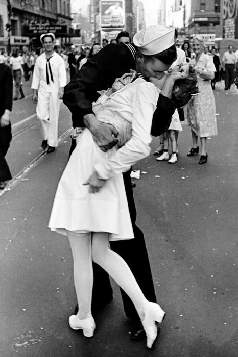 楽天市場】勝利のキス Kissing on VJ Day - Times Square, May 8th