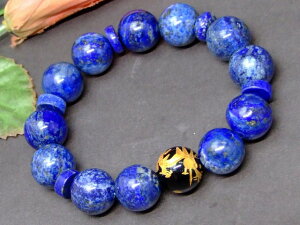 61480  今月の半額 14mm/10mm×4mm ラピスラズリ オニキス 龍彫り 金彫り 金箔 ブレスレット 内径18cm 送料無料 天然石 パワーストーン